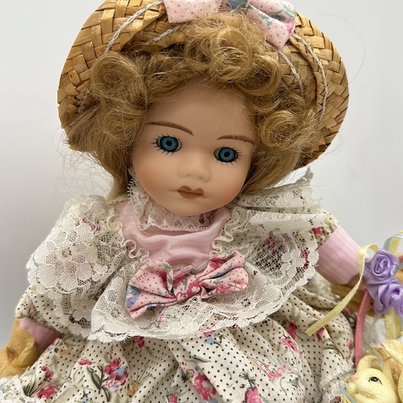 Vintage Porcelain Kneeling Blue-eyed Doll w/Basket of Bunnies 10”approx - Picture 2 of 10